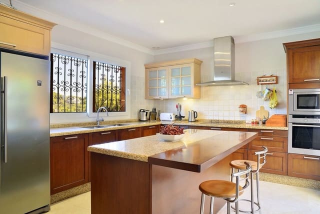 4 slaapkamer Villa te koop in Marbella met zwembad garage - € 1.575.000 (Ref: 10001653)