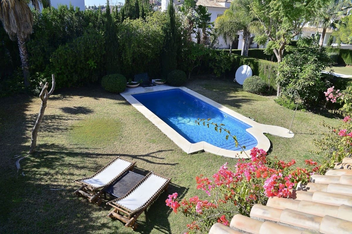 4 sovrum Villa till salu i Marbella med pool garage - 1 575 000 € (Ref: 10001653)