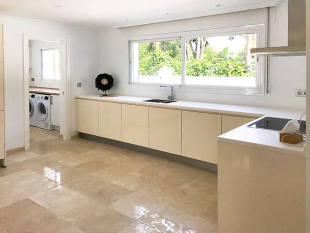 4 sypialnia Willa na sprzedaż w Marbella z basenem - 1 395 000 € (Ref: 10001654)