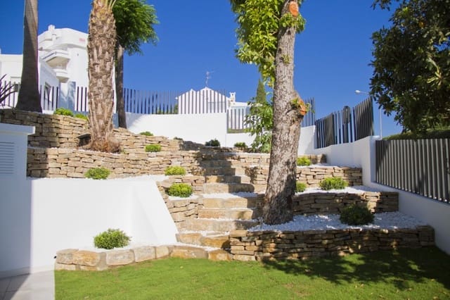 7 Zimmer Villa zu verkaufen in Guadalmina, Marbella mit Pool - 1.395.000 € (Ref: 10001655)