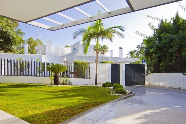 7 Zimmer Villa zu verkaufen in Guadalmina, Marbella mit Pool - 1.395.000 € (Ref: 10001655)