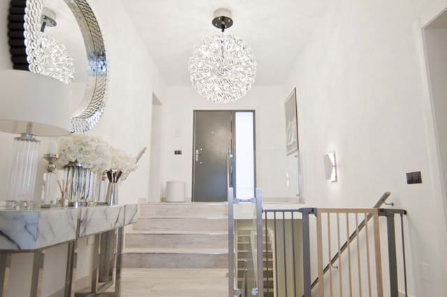 7 Zimmer Villa zu verkaufen in Guadalmina, Marbella mit Pool - 1.395.000 € (Ref: 10001655)