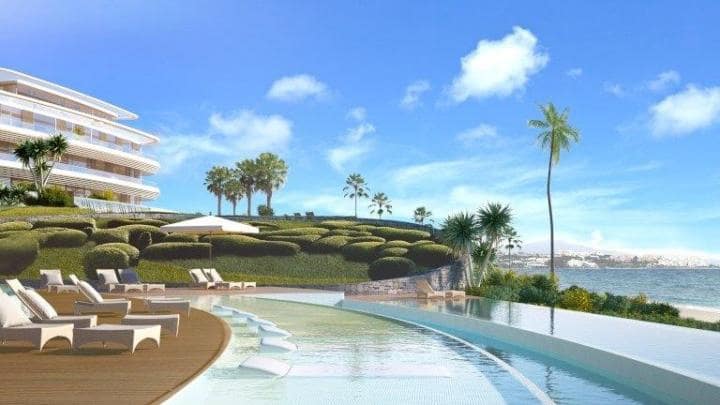 Ático de 3 habitaciones en Estepona en venta con piscina garaje - 1.991.000 € (Ref: 10001658)