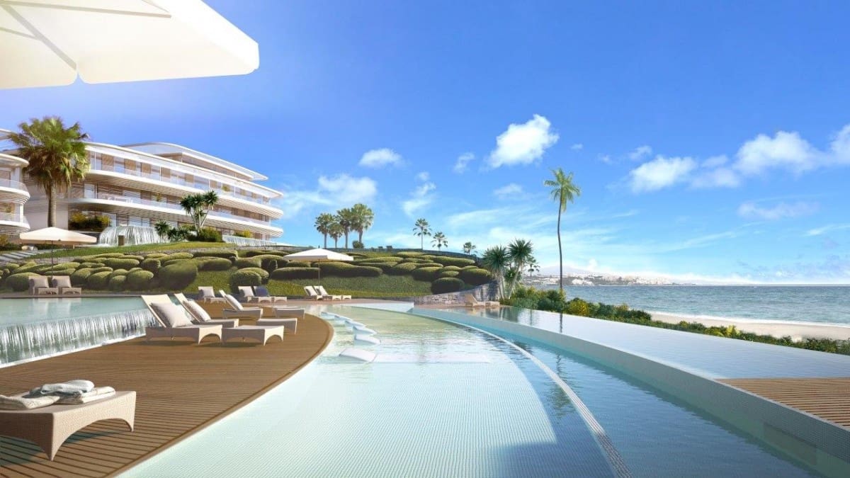 Ático de 3 habitaciones en Estepona en venta con piscina garaje - 1.991.000 € (Ref: 10001658)
