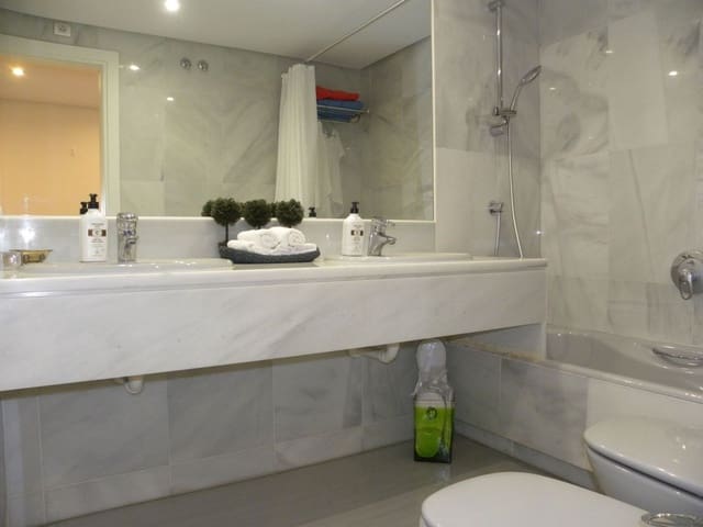 4 Zimmer Apartment zu verkaufen in Marbella mit Pool Garage - 995.000 € (Ref: 10001662)