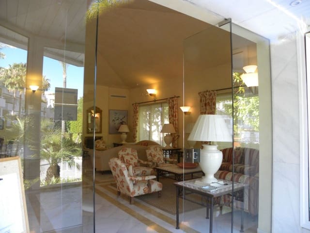 4 Zimmer Apartment zu verkaufen in Marbella mit Pool Garage - 995.000 € (Ref: 10001662)