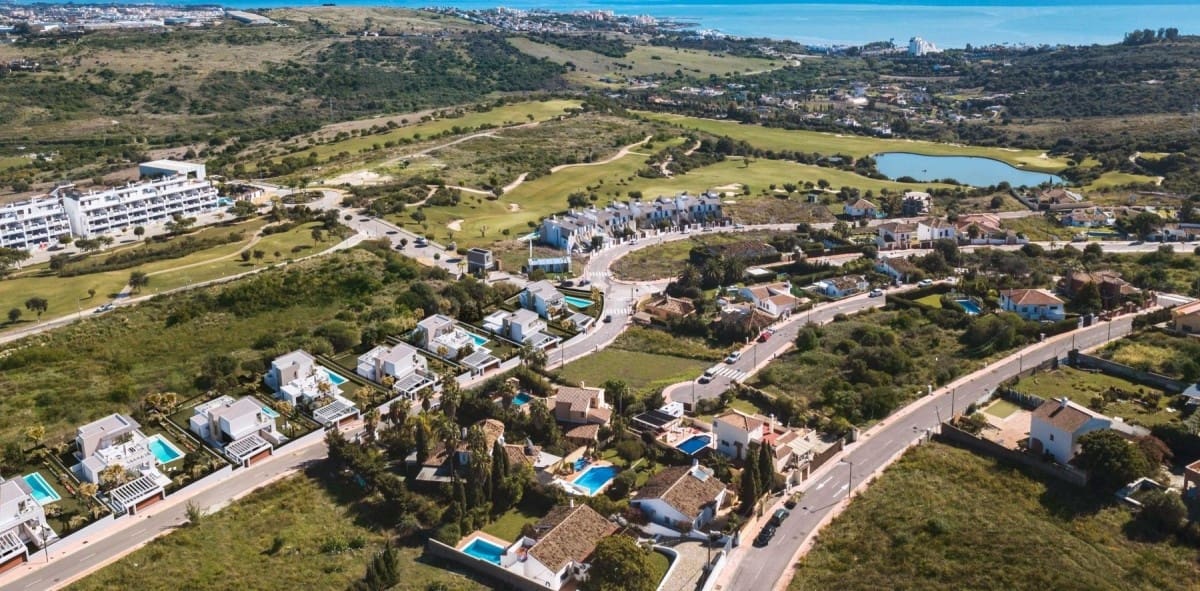 4 soveværelse Villa til salg i New Golden Mile med swimmingpool garage - € 1.295.000 (Ref: 10001663)