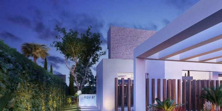 4 bedroom Villa for sale in New Golden Mile with pool garage - € 1,395,000 (Ref: 10001664)