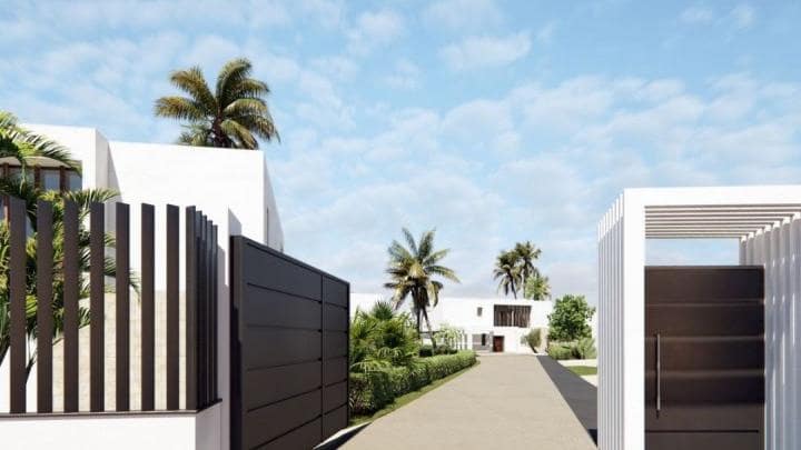 4 bedroom Villa for sale in Marbella with pool - € 1,925,000 (Ref: 10001669)