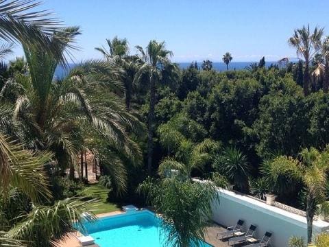 3 sypialnia Apartament na sprzedaż w Marbella z basenem garażem - 930 000 € (Ref: 10001672)