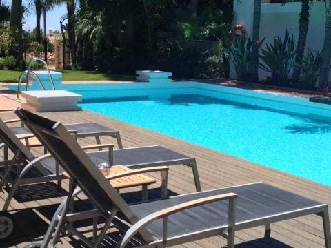 3 sypialnia Apartament na sprzedaż w Marbella z basenem garażem - 930 000 € (Ref: 10001672)