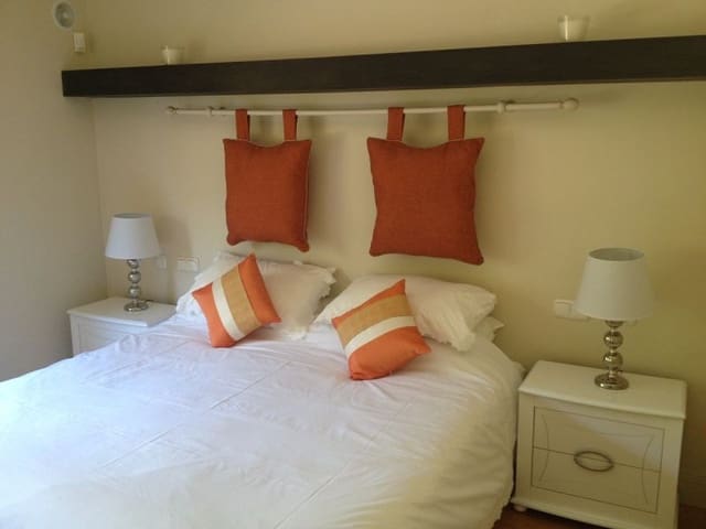 3 sypialnia Apartament na sprzedaż w Marbella z basenem garażem - 930 000 € (Ref: 10001672)