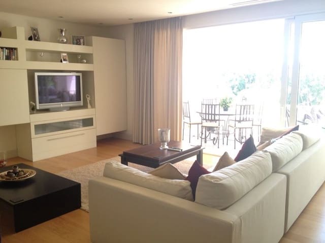 3 sypialnia Apartament na sprzedaż w Marbella z basenem garażem - 930 000 € (Ref: 10001672)