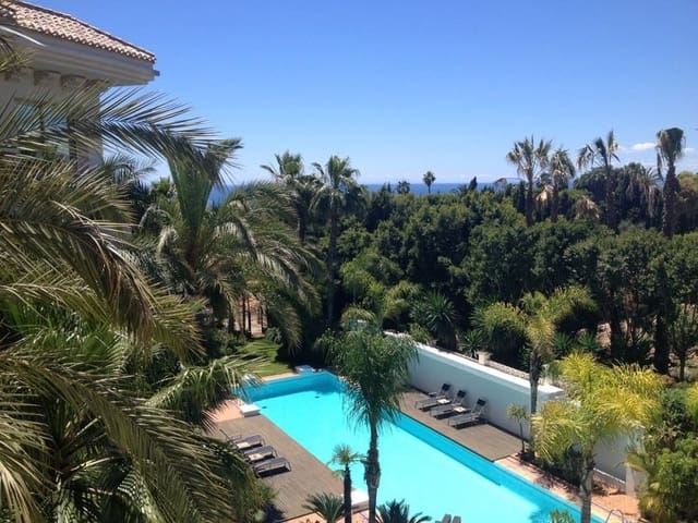 3 sypialnia Apartament na sprzedaż w Marbella z basenem garażem - 930 000 € (Ref: 10001672)