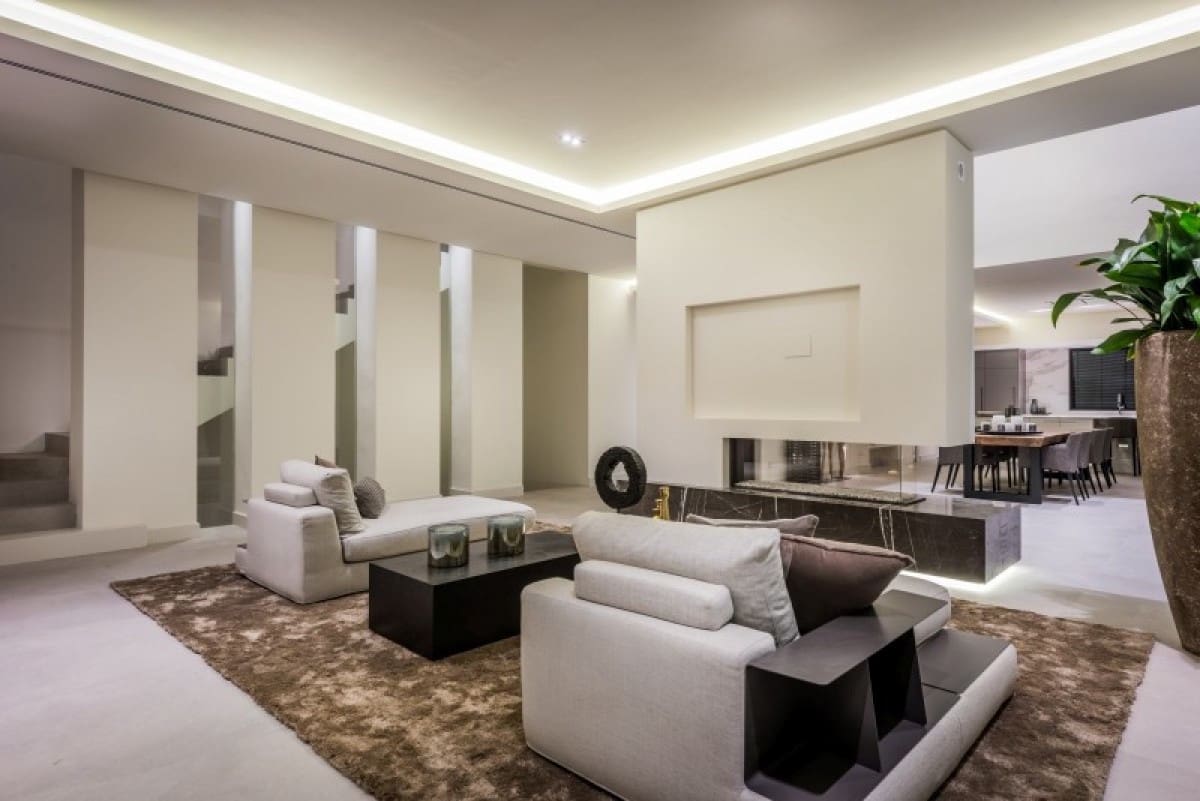 5 bedroom Villa for sale in Benahavis with pool garage - € 3,450,000 (Ref: 10001673)