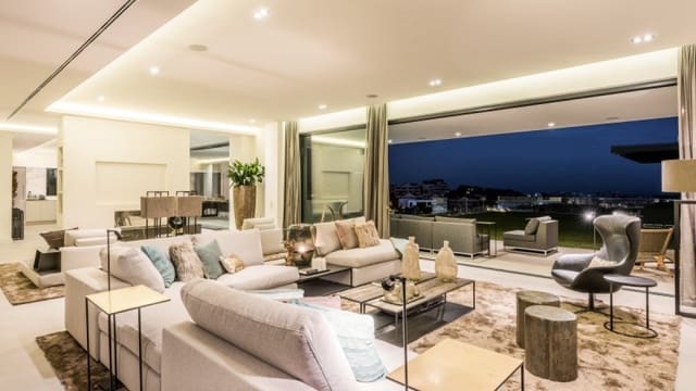 5 bedroom Villa for sale in Benahavís with pool garage - € 3,450,000 (Ref: 10001673)