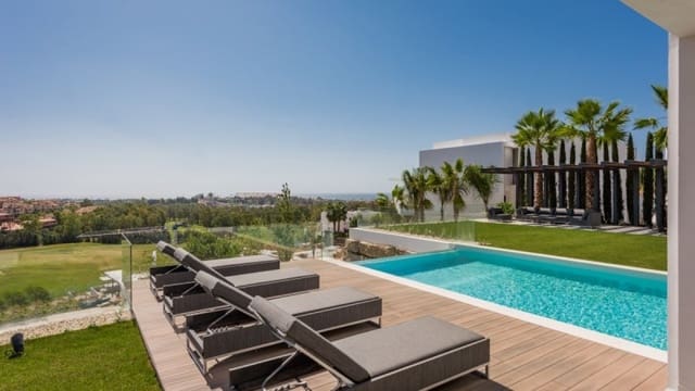 5 bedroom Villa for sale in Benahavís with pool garage - € 3,450,000 (Ref: 10001673)