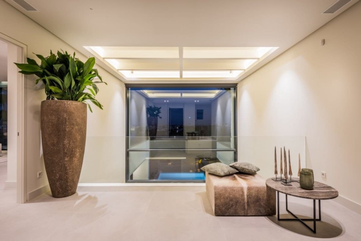 5 bedroom Villa for sale in Benahavis with pool garage - € 3,450,000 (Ref: 10001673)