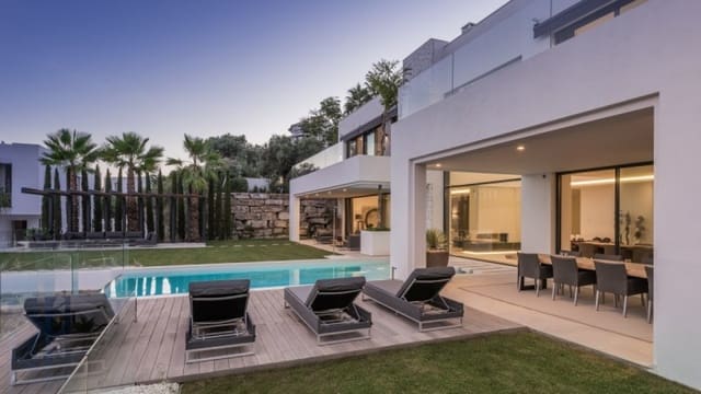 5 bedroom Villa for sale in Benahavís with pool garage - € 3,450,000 (Ref: 10001673)