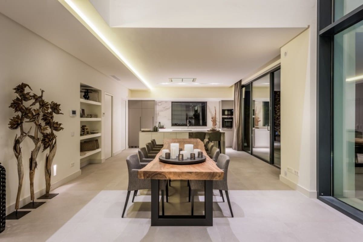 5 bedroom Villa for sale in Benahavis with pool garage - € 3,450,000 (Ref: 10001673)