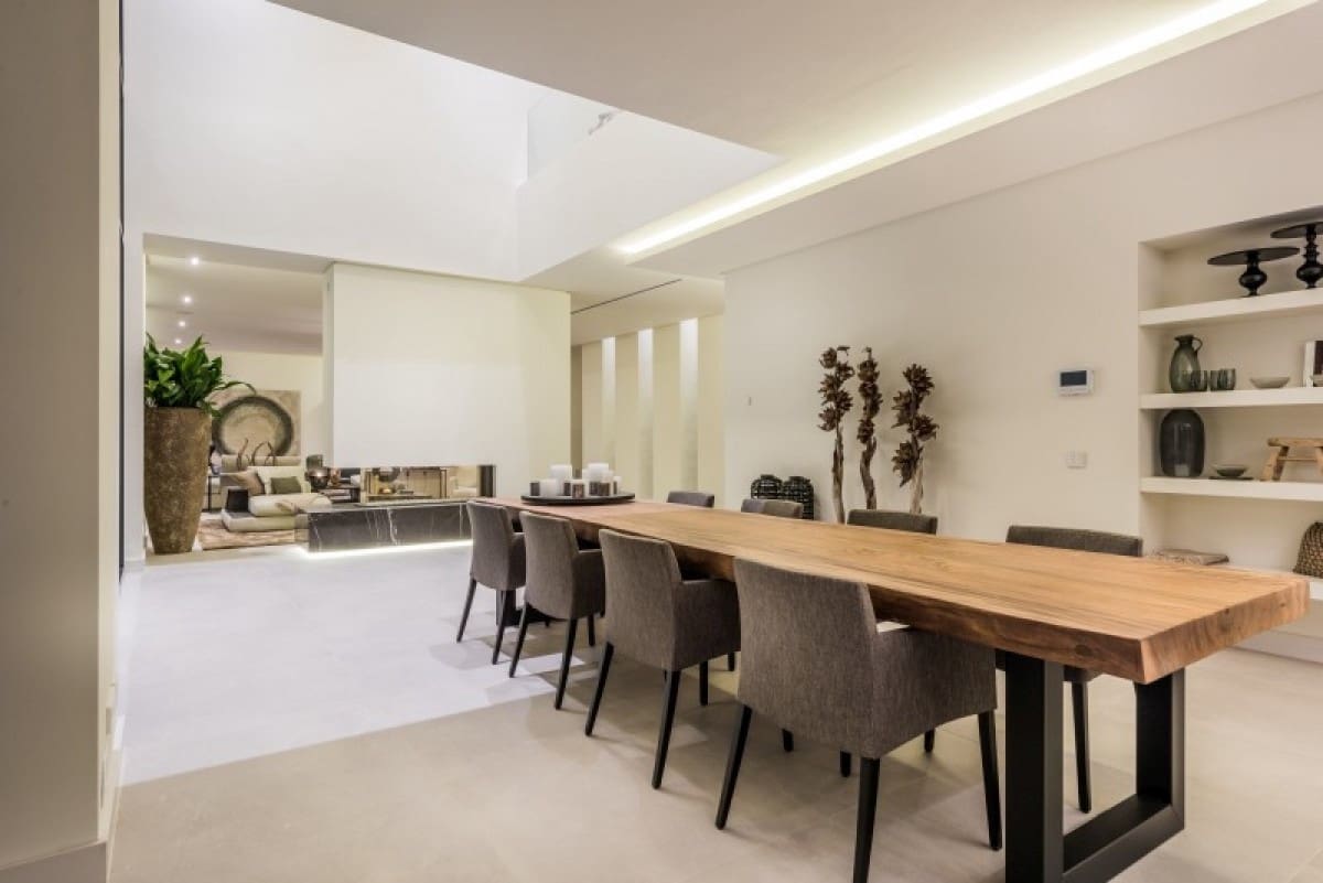 5 bedroom Villa for sale in Benahavis with pool garage - € 3,450,000 (Ref: 10001673)
