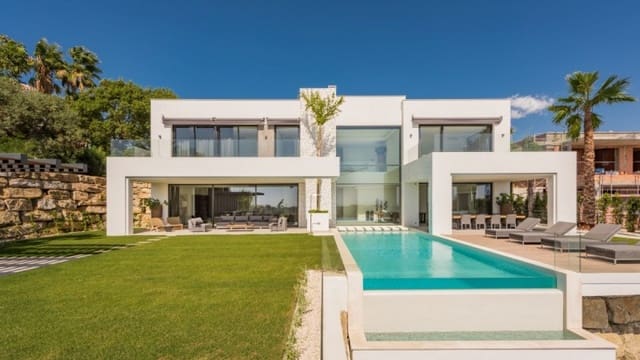 5 bedroom Villa for sale in Benahavís with pool garage - € 3,450,000 (Ref: 10001673)