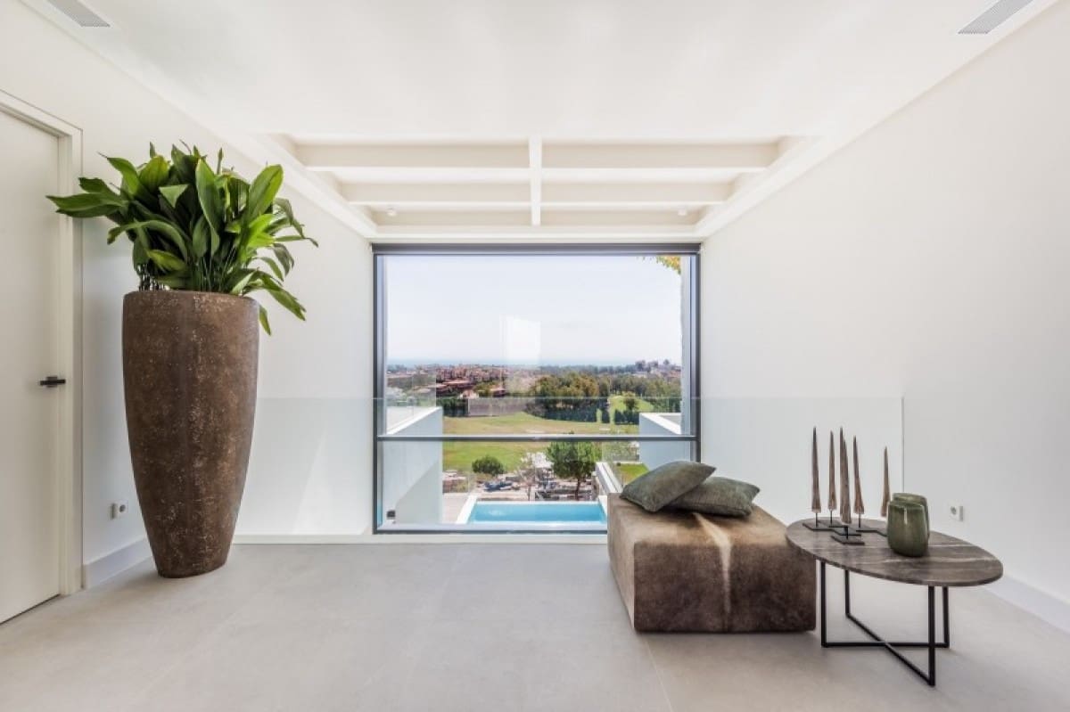 5 bedroom Villa for sale in Benahavis with pool garage - € 3,450,000 (Ref: 10001673)