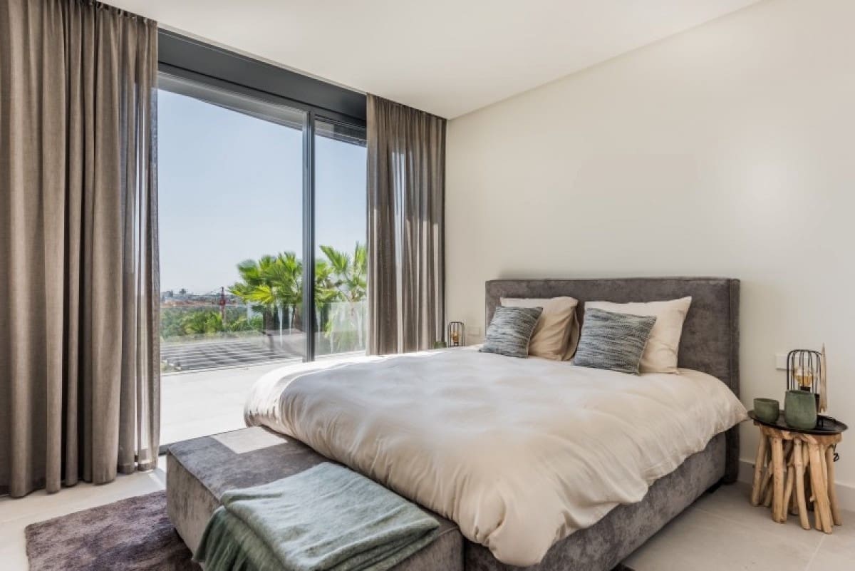 5 bedroom Villa for sale in Benahavis with pool garage - € 3,450,000 (Ref: 10001673)