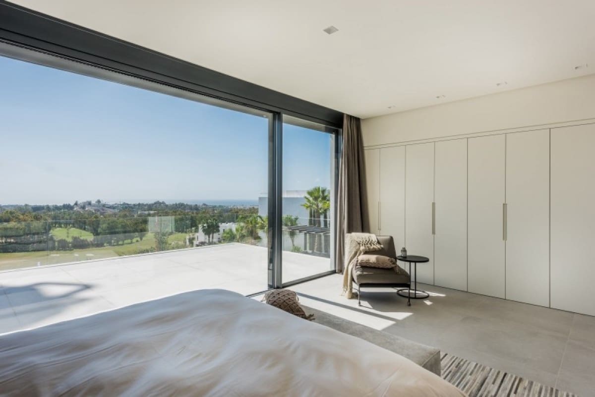 5 bedroom Villa for sale in Benahavis with pool garage - € 3,450,000 (Ref: 10001673)
