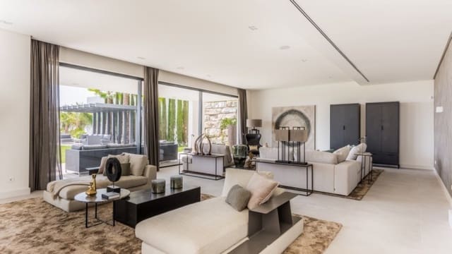 5 bedroom Villa for sale in Benahavís with pool garage - € 3,450,000 (Ref: 10001673)