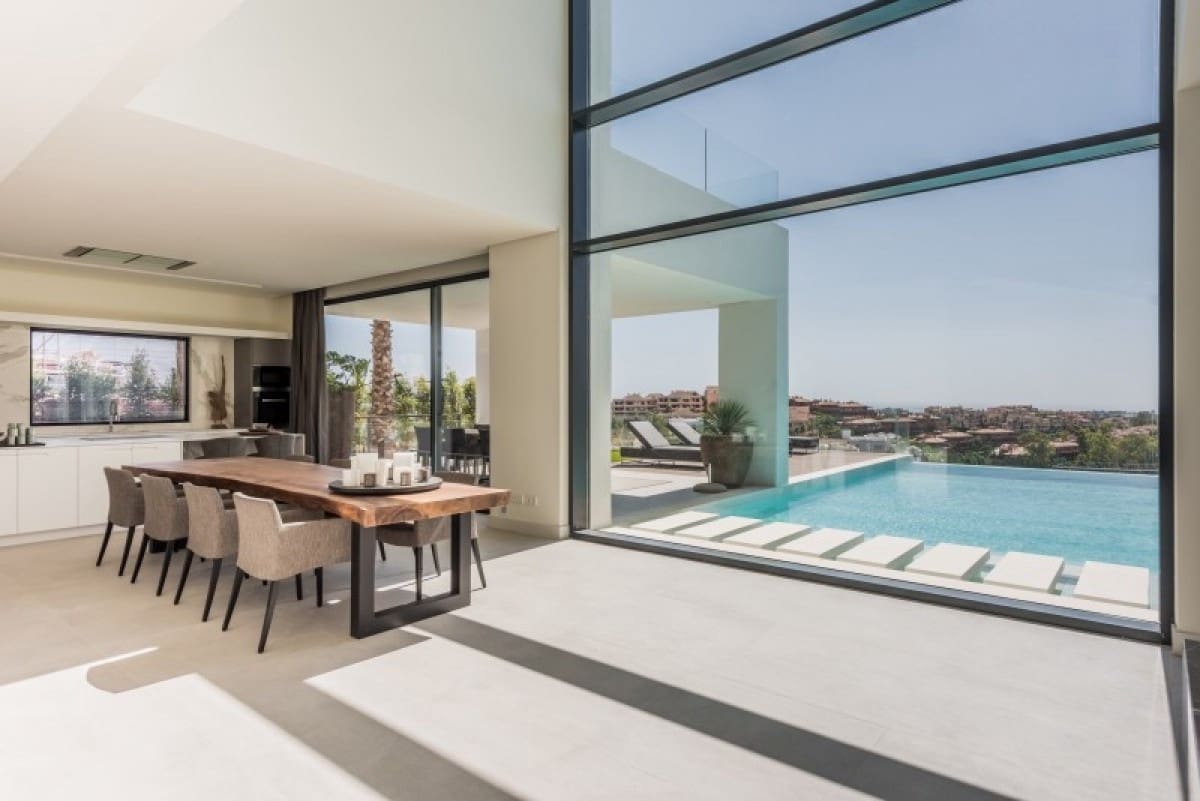 5 bedroom Villa for sale in Benahavis with pool garage - € 3,450,000 (Ref: 10001673)