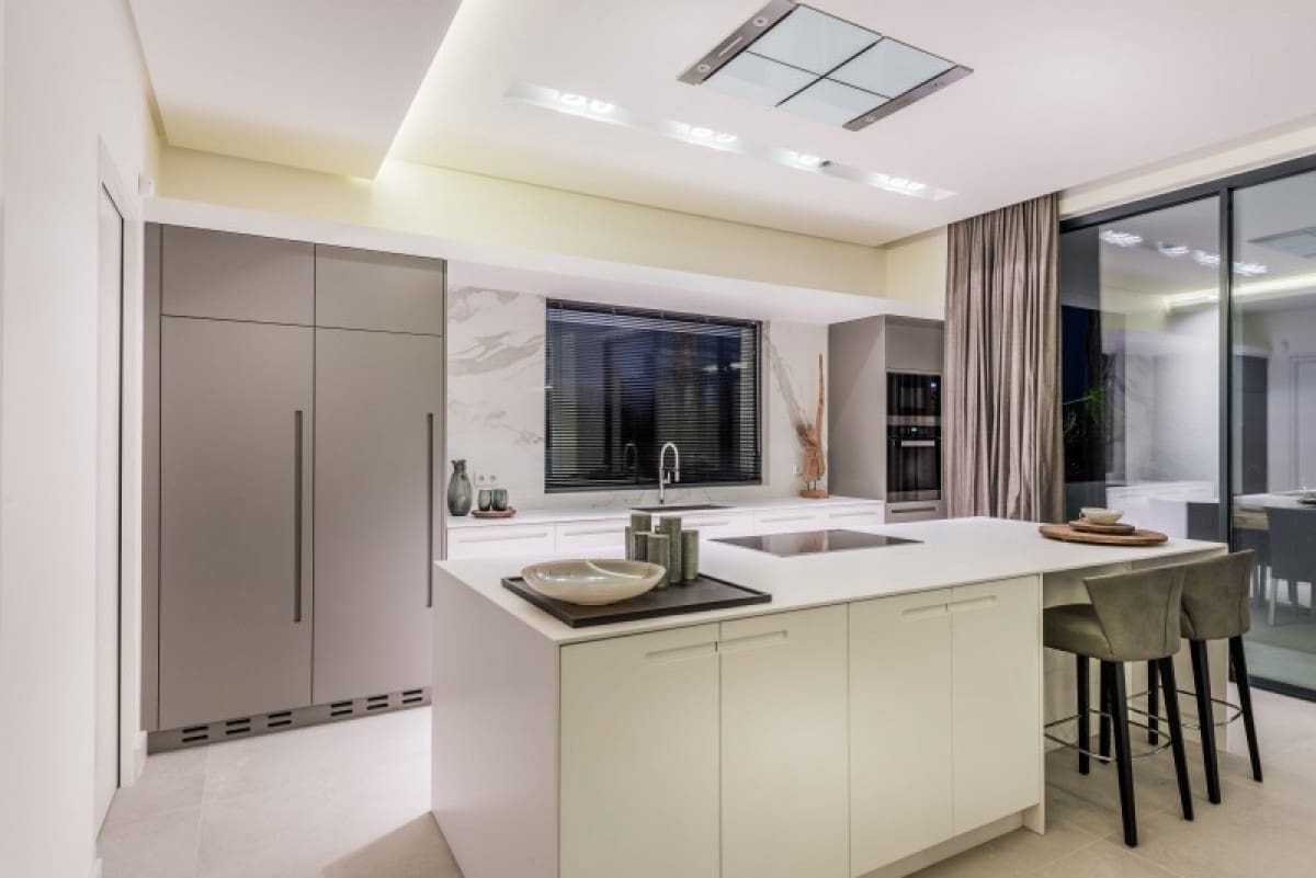 5 bedroom Villa for sale in Benahavis with pool garage - € 3,450,000 (Ref: 10001673)