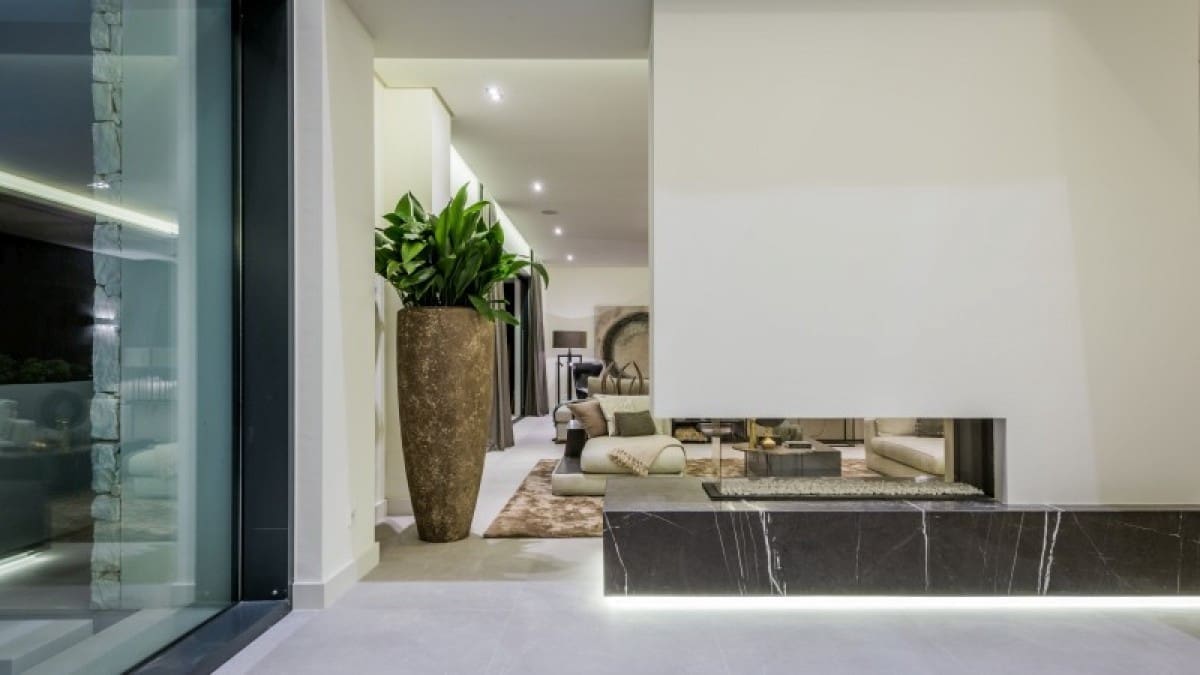 5 bedroom Villa for sale in Benahavis with pool garage - € 3,450,000 (Ref: 10001673)