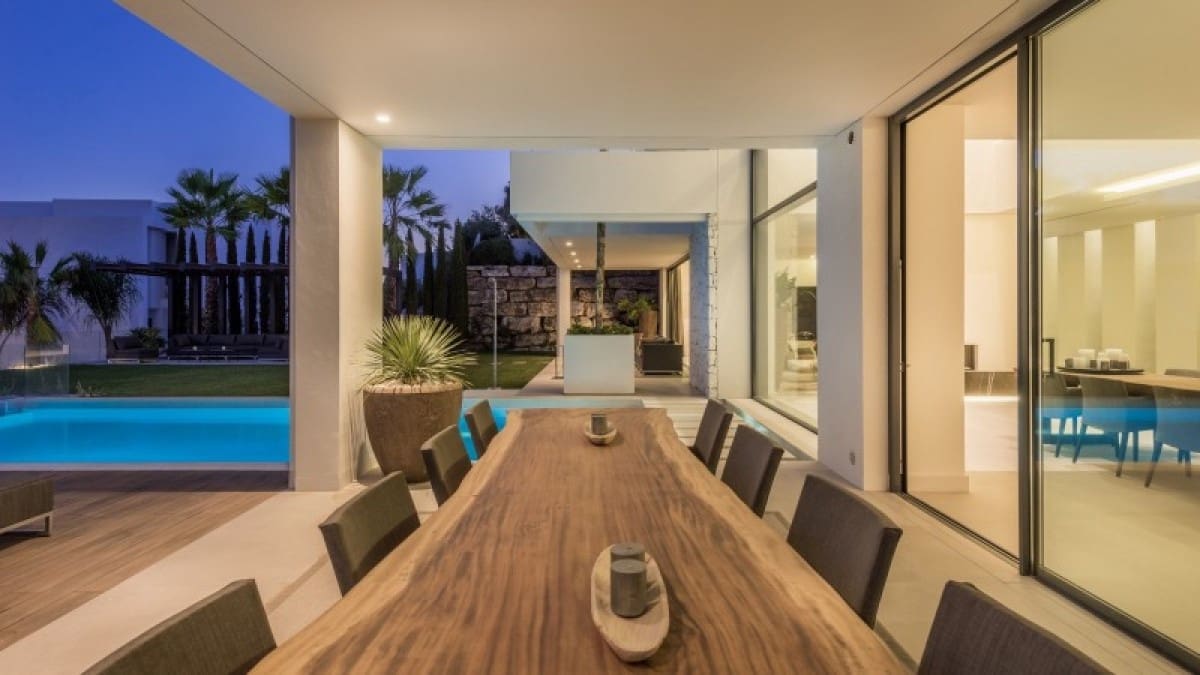 5 bedroom Villa for sale in Benahavis with pool garage - € 3,450,000 (Ref: 10001673)