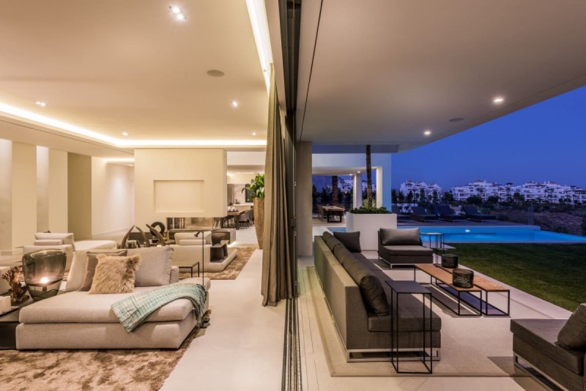 5 bedroom Villa for sale in Benahavis with pool garage - € 3,450,000 (Ref: 10001673)
