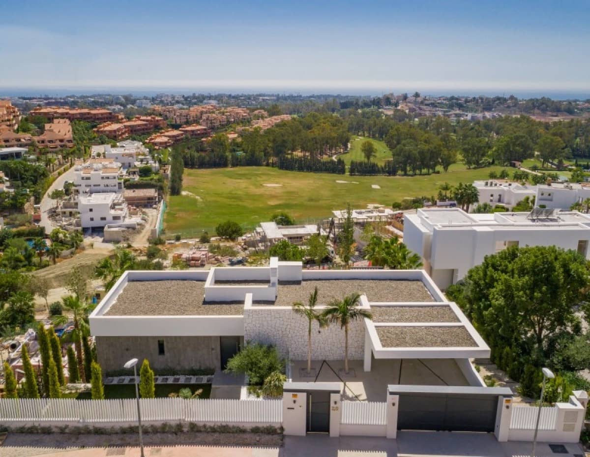 5 bedroom Villa for sale in Benahavis with pool garage - € 3,450,000 (Ref: 10001673)