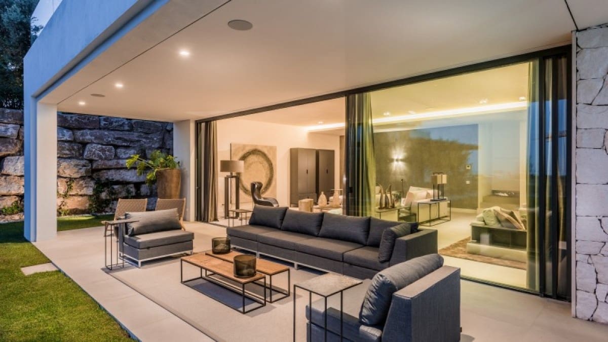 5 bedroom Villa for sale in Benahavis with pool garage - € 3,450,000 (Ref: 10001673)