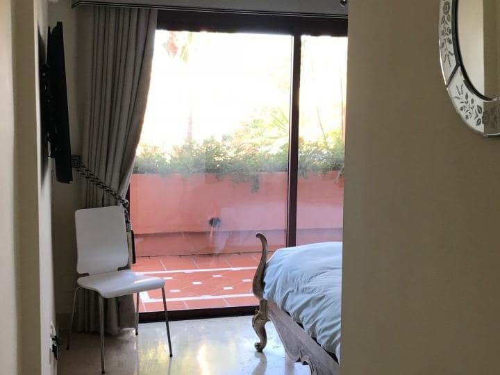 3 quarto Penthouse para venda em Puerto Banus com piscina garagem - 1 275 000 € (Ref: 10001675)