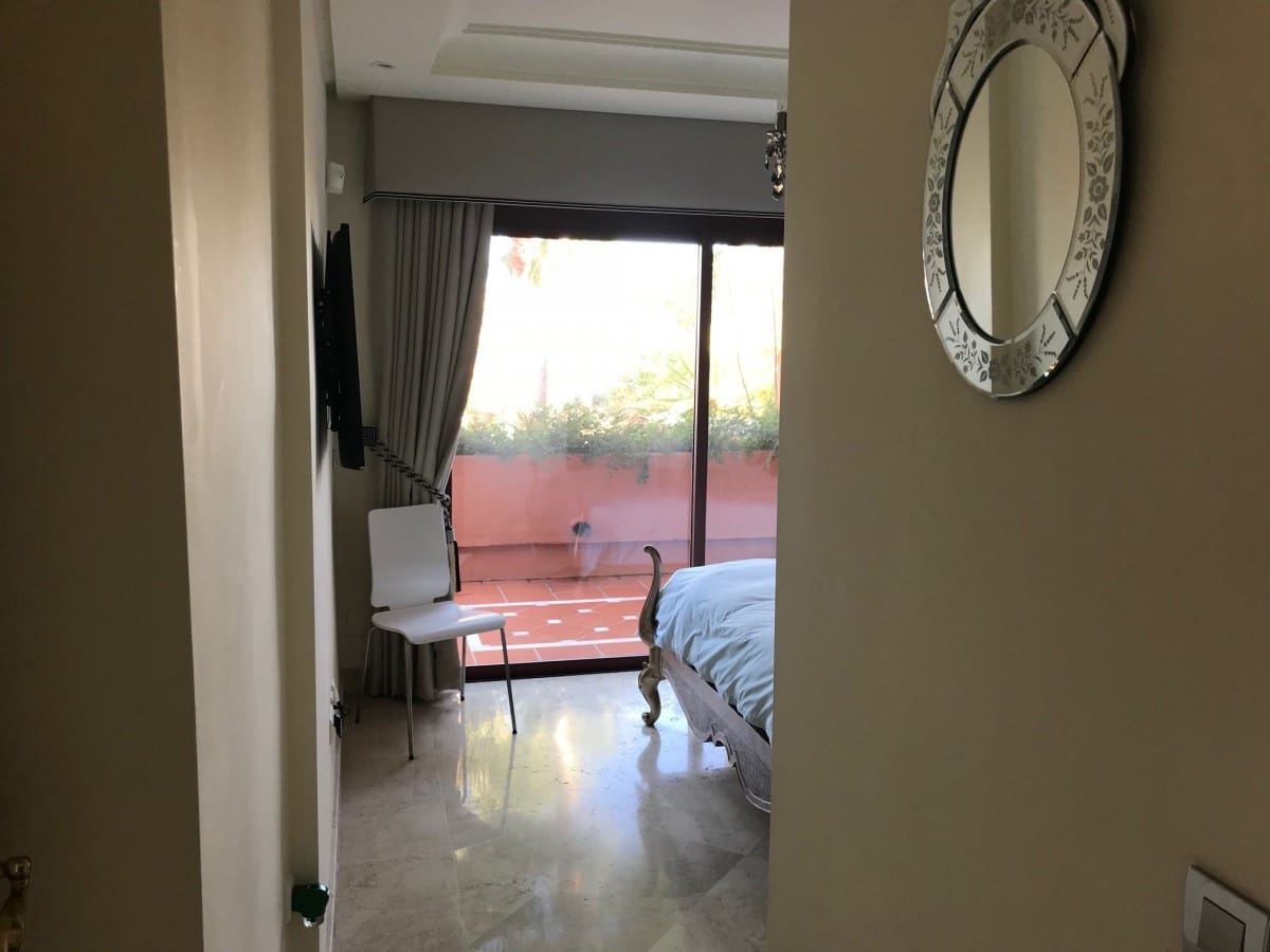 3 quarto Penthouse para venda em Puerto Banus com piscina garagem - 1 275 000 € (Ref: 10001675)