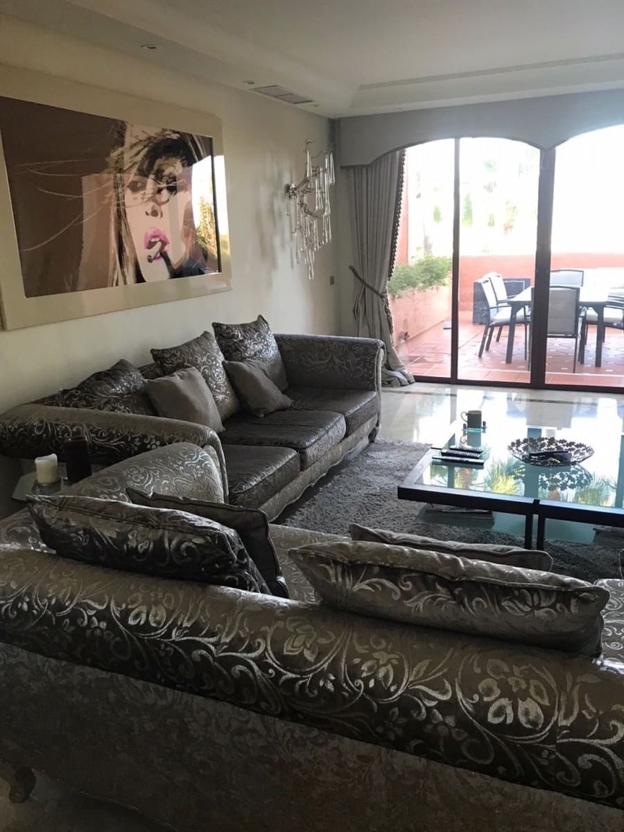 3 quarto Penthouse para venda em Puerto Banus com piscina garagem - 1 275 000 € (Ref: 10001675)