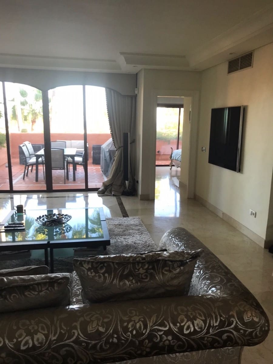 3 quarto Penthouse para venda em Puerto Banus com piscina garagem - 1 275 000 € (Ref: 10001675)