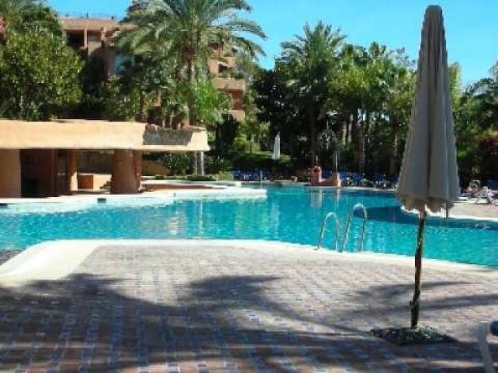 2 chambre Appartement à vendre à Marbella avec piscine garage - 339 000 € (Ref: 10001676)