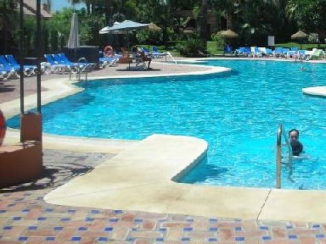 2 chambre Appartement à vendre à Marbella avec piscine garage - 339 000 € (Ref: 10001676)