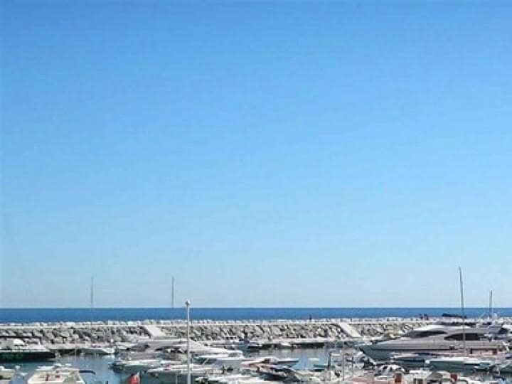 2 quarto Apartamento para venda em Puerto Banus com piscina - 995 000 € (Ref: 10001677)