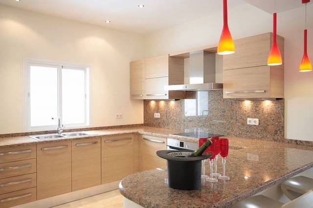 2 quarto Apartamento para venda em Puerto Banus, Marbella com piscina - 995 000 € (Ref: 10001677)
