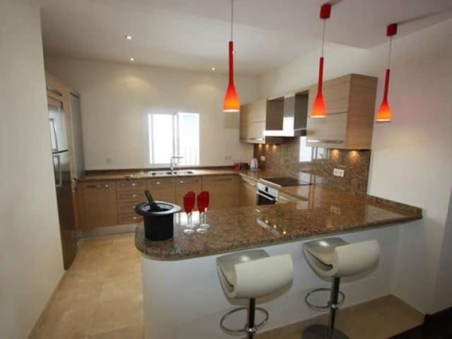 2 quarto Apartamento para venda em Puerto Banus, Marbella com piscina - 995 000 € (Ref: 10001677)