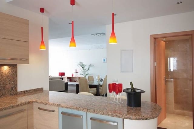 2 quarto Apartamento para venda em Puerto Banus, Marbella com piscina - 995 000 € (Ref: 10001677)