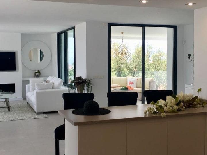 5 bedroom Villa for sale in Marbella with pool garage - € 1,795,000 (Ref: 10001681)