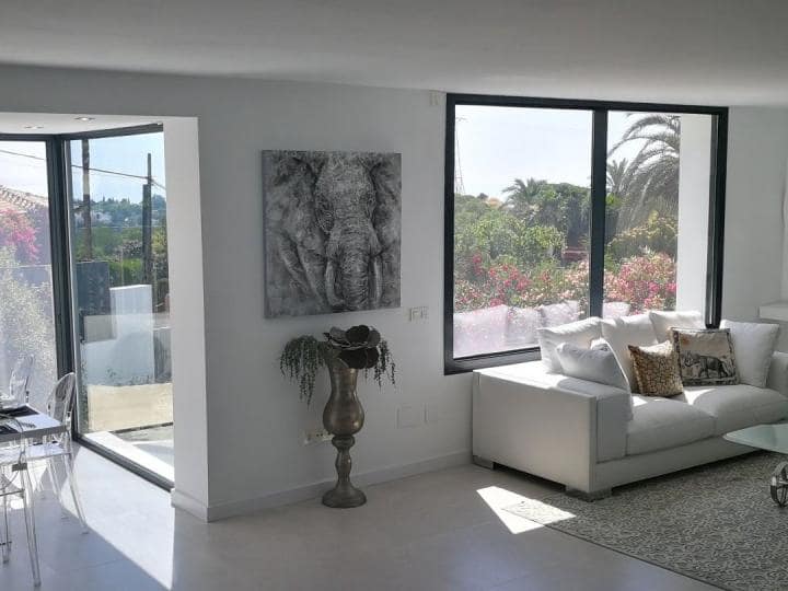 5 bedroom Villa for sale in Marbella with pool garage - € 1,795,000 (Ref: 10001681)