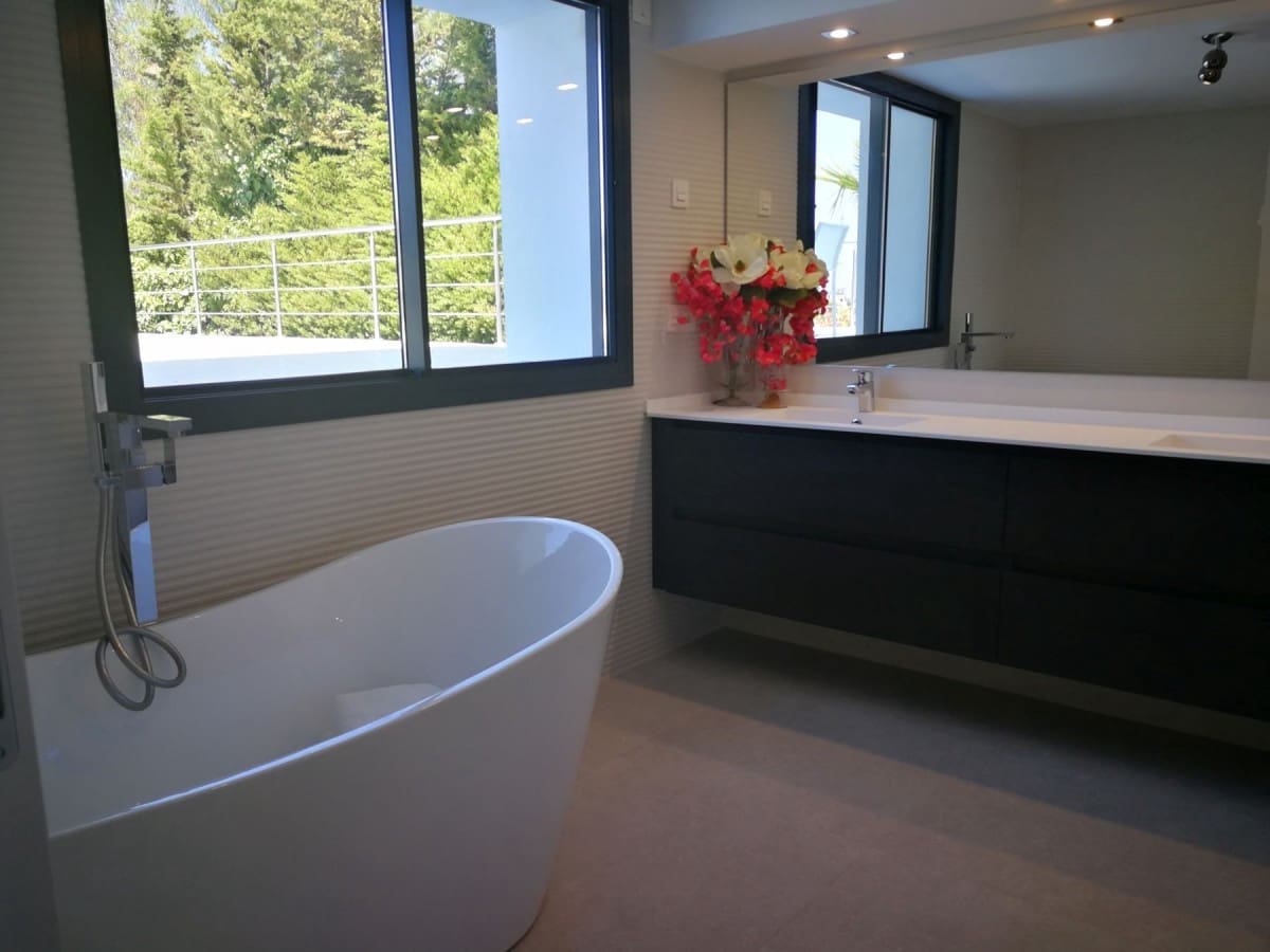5 bedroom Villa for sale in Marbella with pool garage - € 1,795,000 (Ref: 10001681)